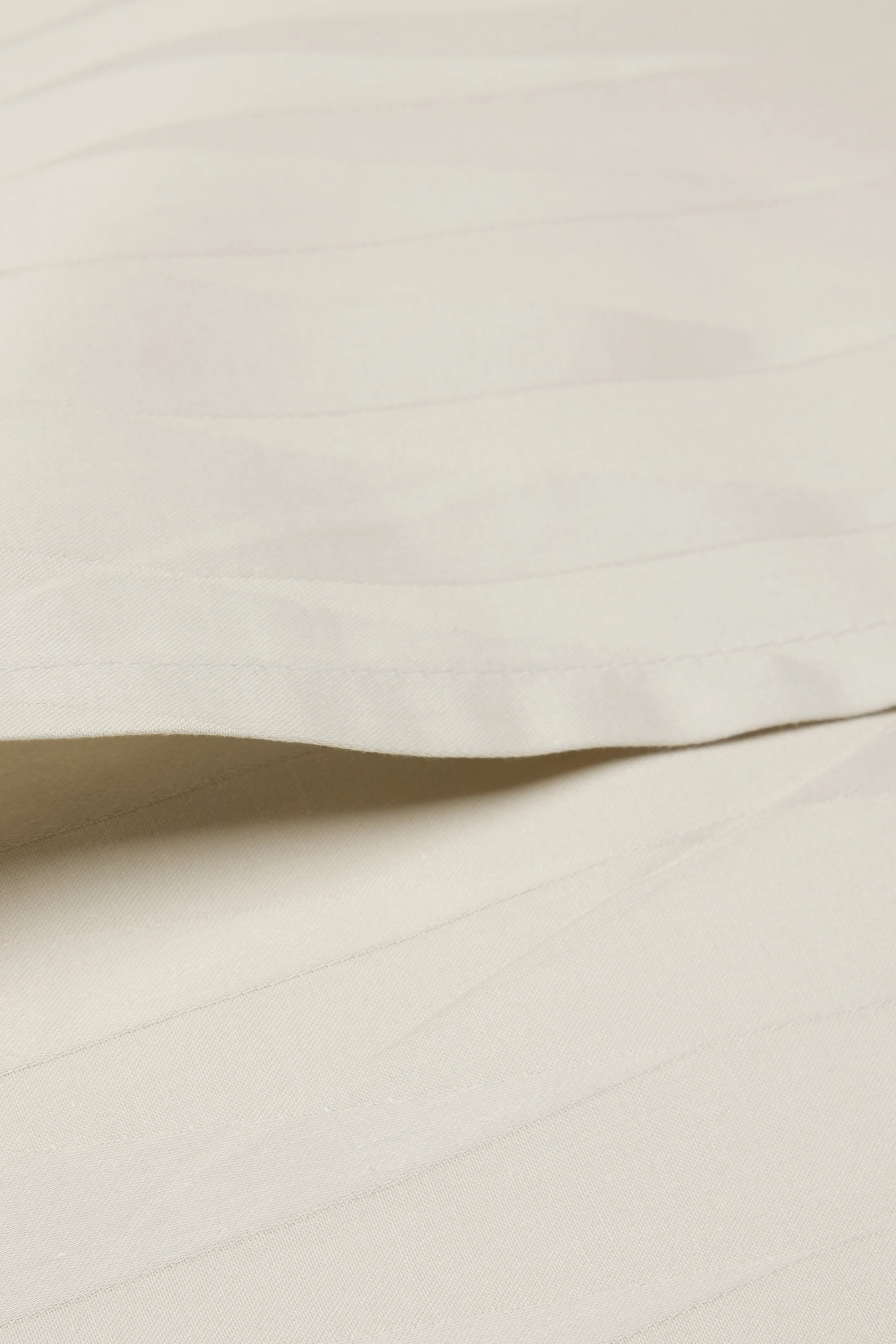 Jacquard Organic Cotton Pillowcases - Sterling Silver - Image 2