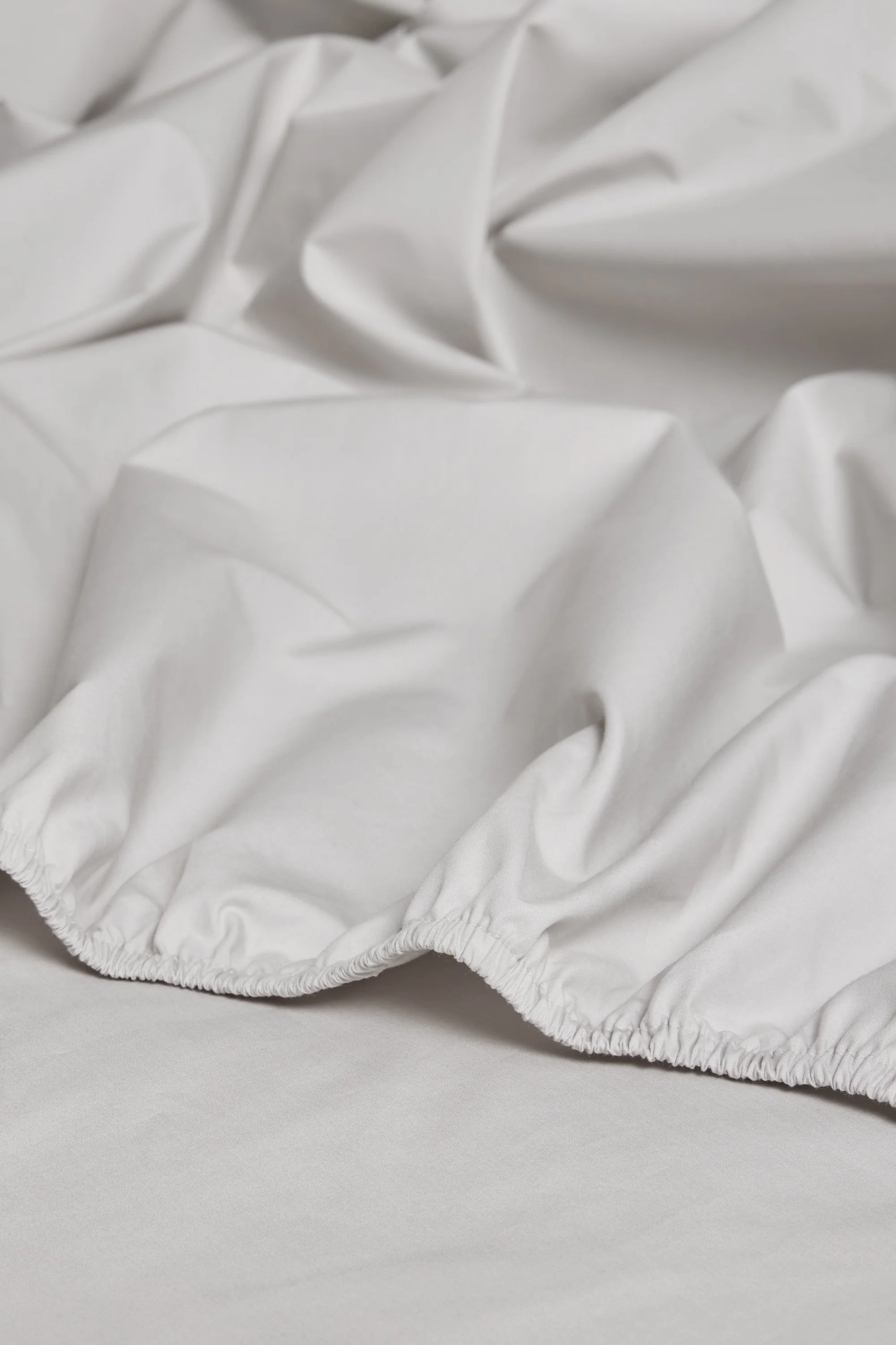 Percale Organic Cotton Fitted Sheet - Equinox Silver - Image 2