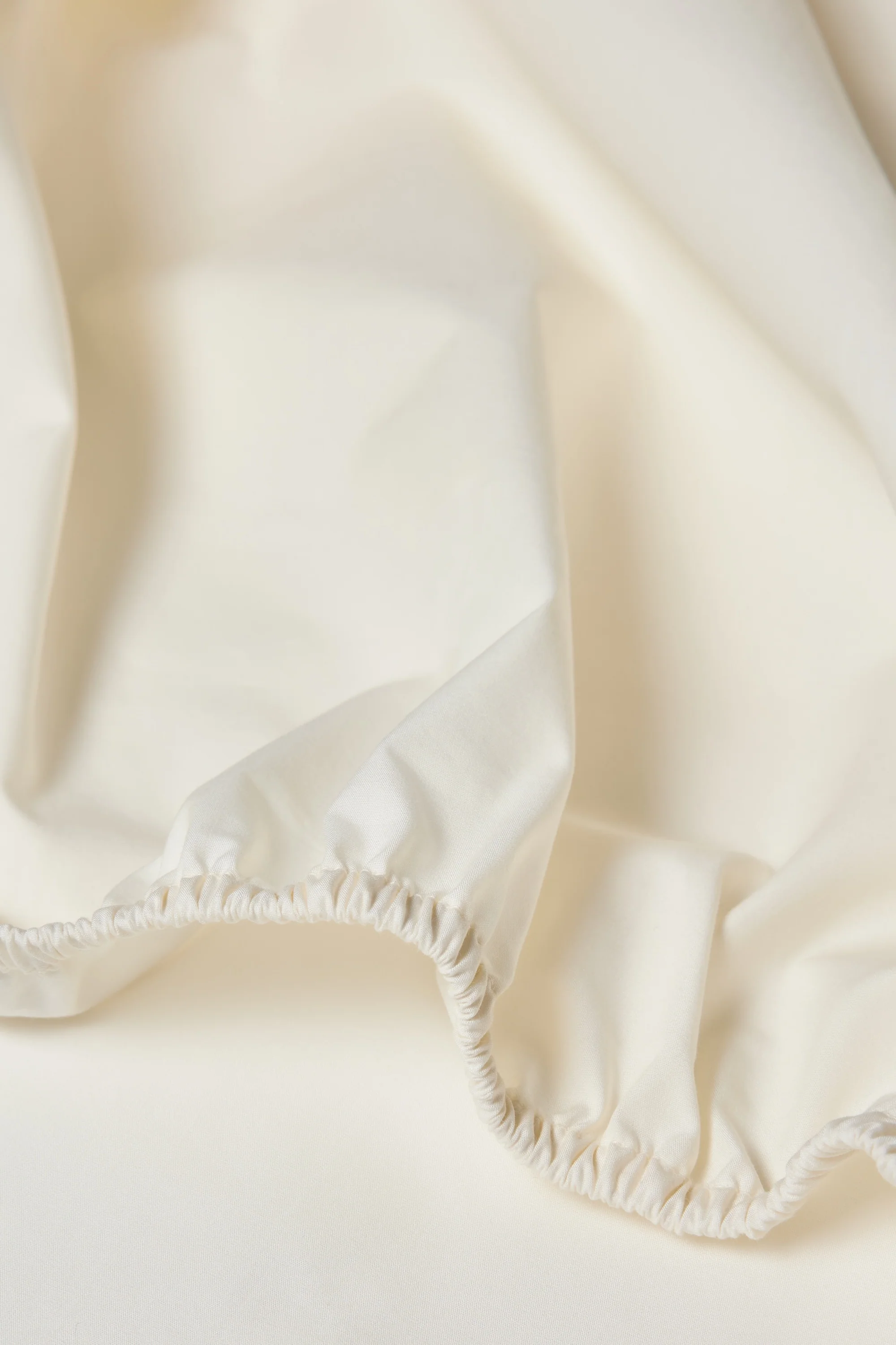 Percale Organic Cotton Fitted Sheet - Iridescent Ivory - Image 2