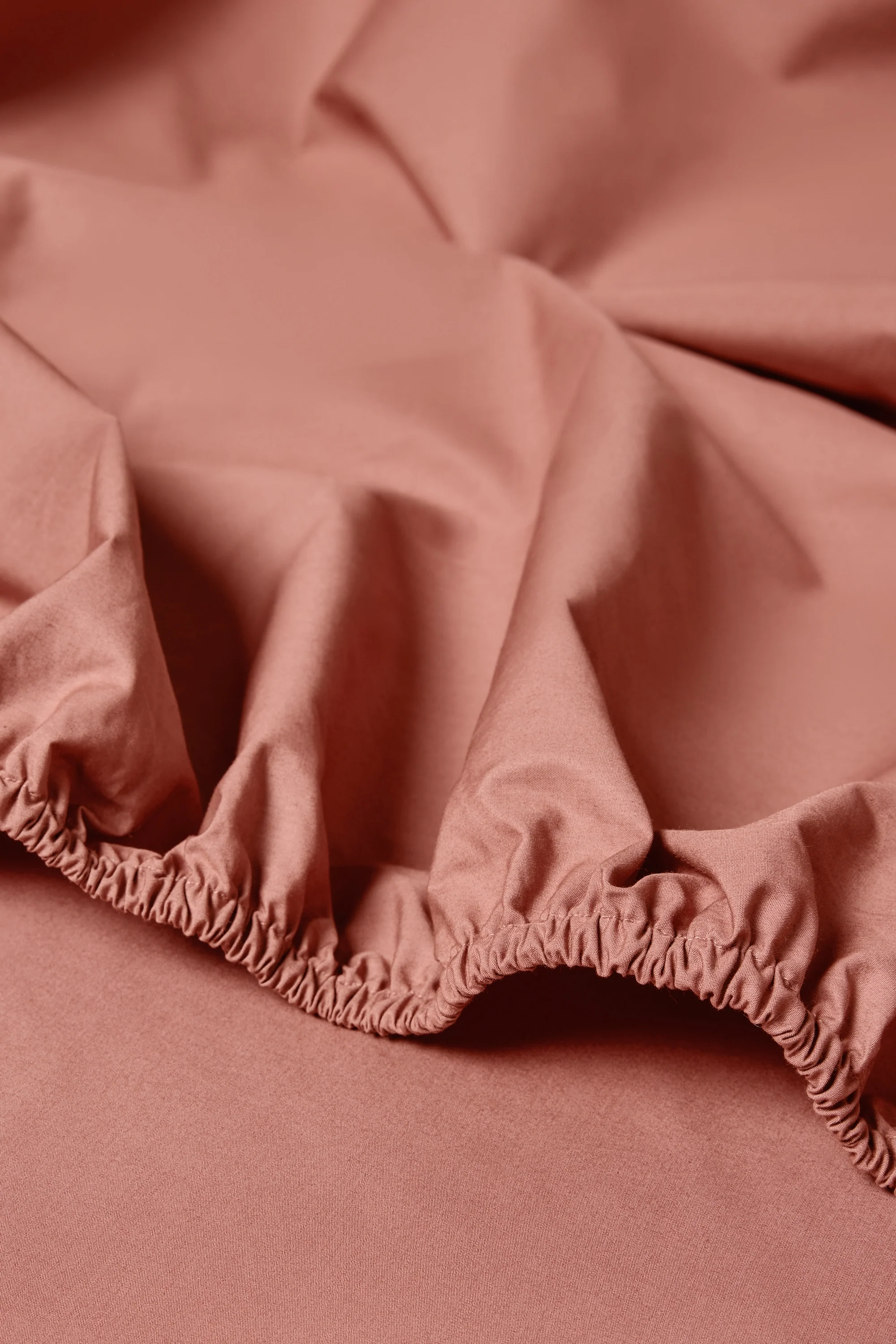 Percale Organic Cotton Fitted Sheet - Bark Red - Image 2