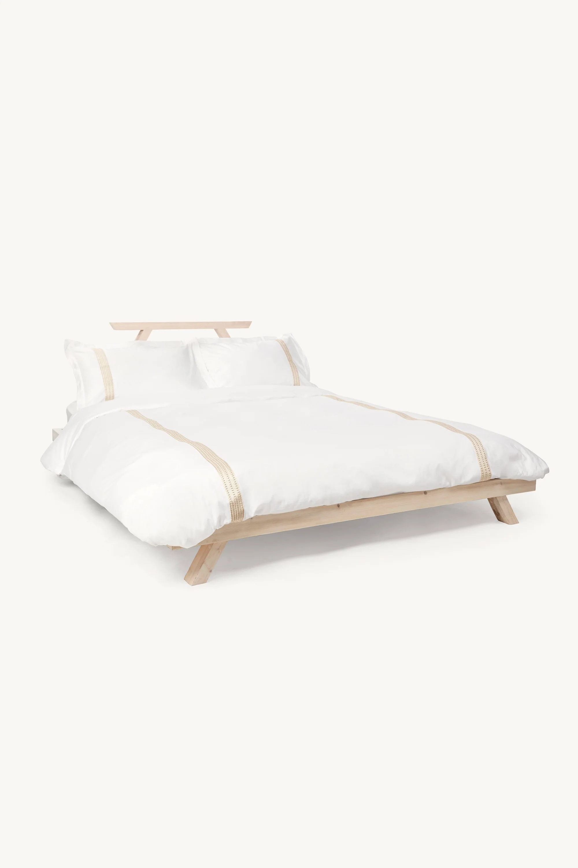 Raha Embroidered Duvet Cover - Classic White & Gold