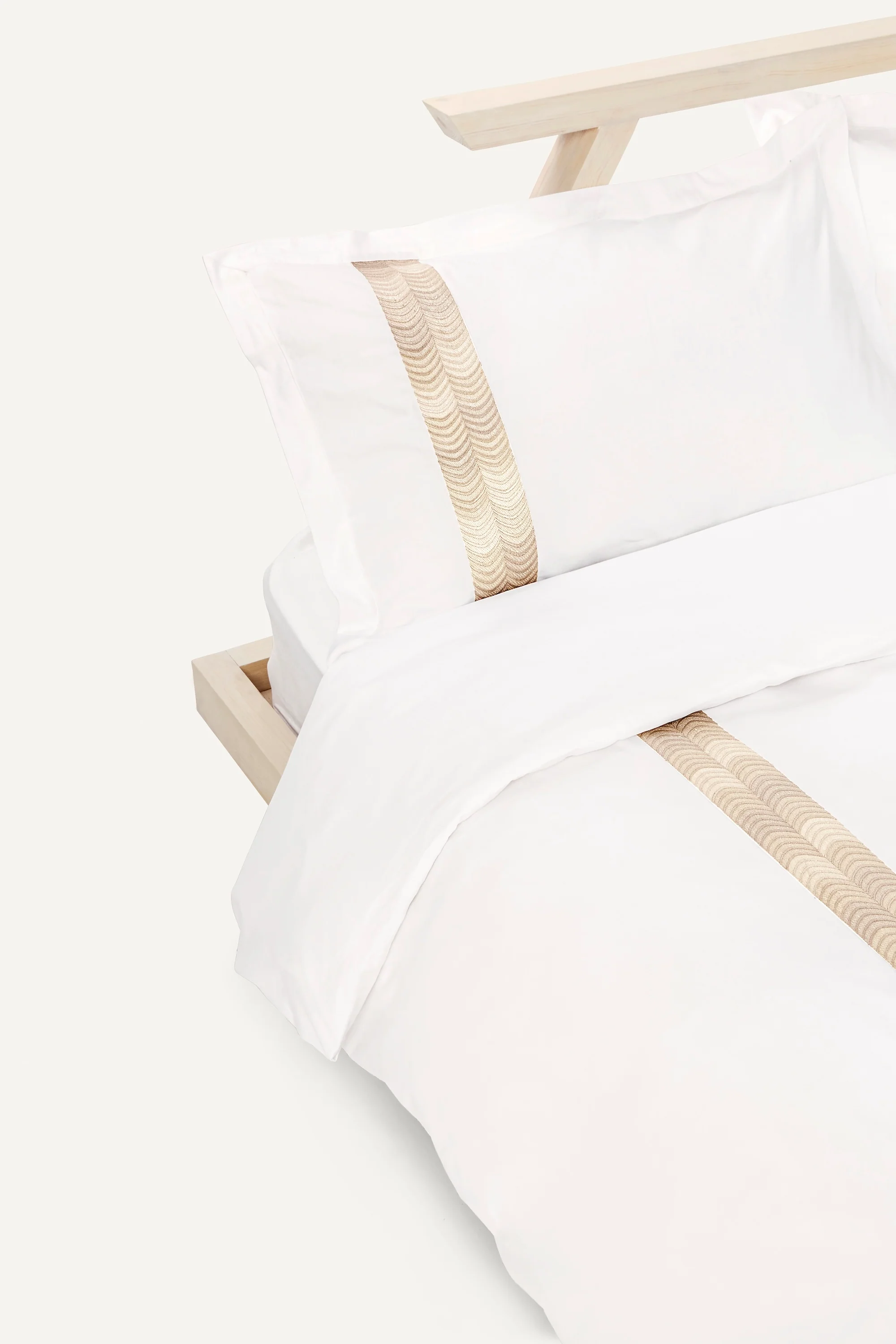 Simar Embroidered Duvet Cover - Classic White & Gold - Image 4