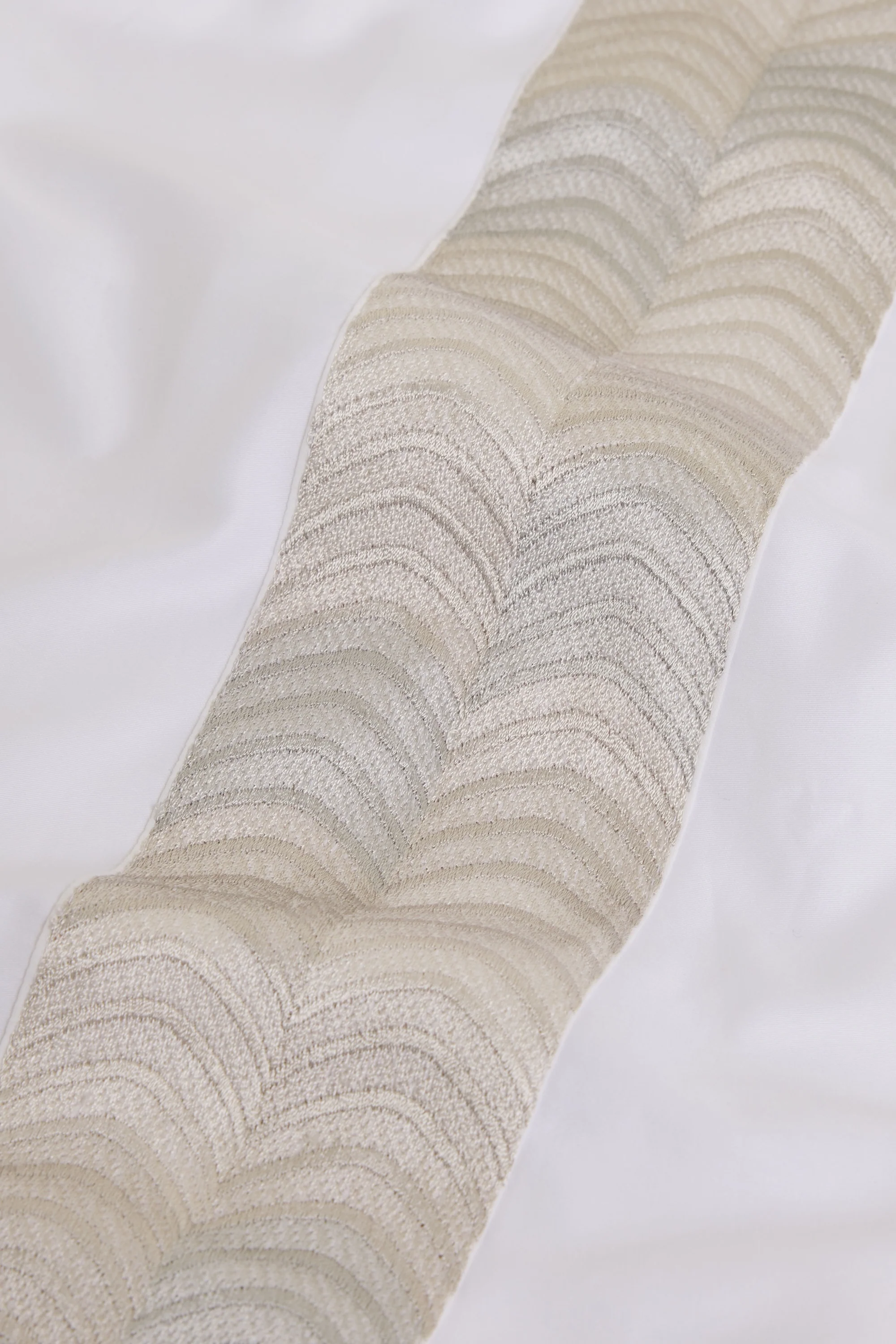 Simar Embroidered Pillowcases - Classic White & Silver - Image 2